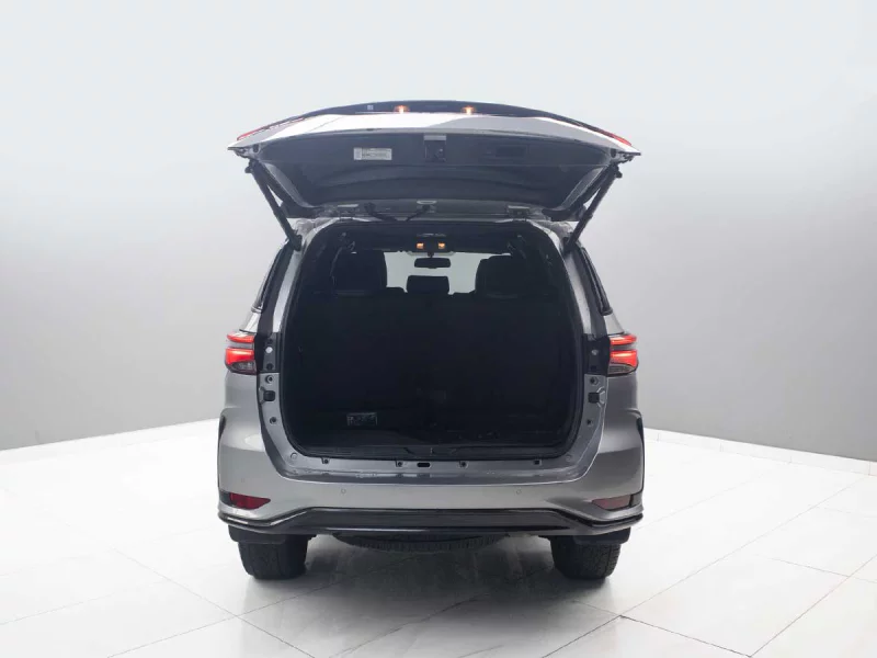 Vehicle Image for 13/26for Toyota Fortuner 2.8GD-6 R/B A/T