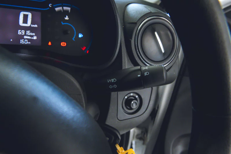Vehicle Image for 17/27for Renault Kwid 1.0l Zen AMT 5-Dr abs