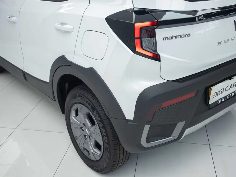 Vehicle Image for 9/23for Mahindra XUV3X0 1.2 MX2 AT