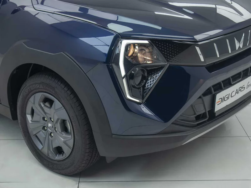Vehicle Image for 9/23for Mahindra XUV3X0 1.2 MX2 MT