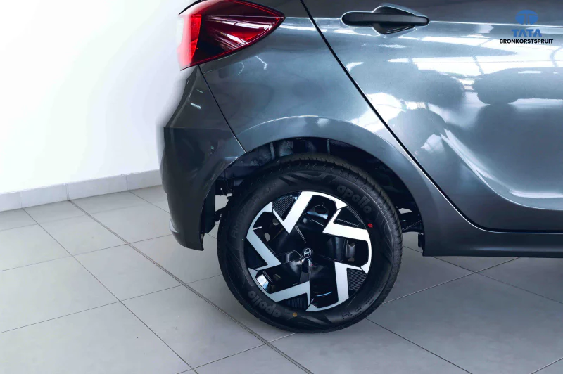 Vehicle Image for 10/26for Tata Tiago 1.2 XT MT