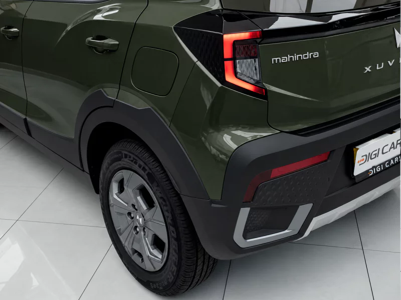 Vehicle Image for 9/23for Mahindra XUV3X0 1.2 MX3 MT