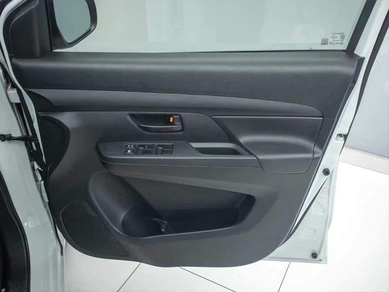 Vehicle Image for 37/44for Suzuki Ertiga 1.5 GA MT