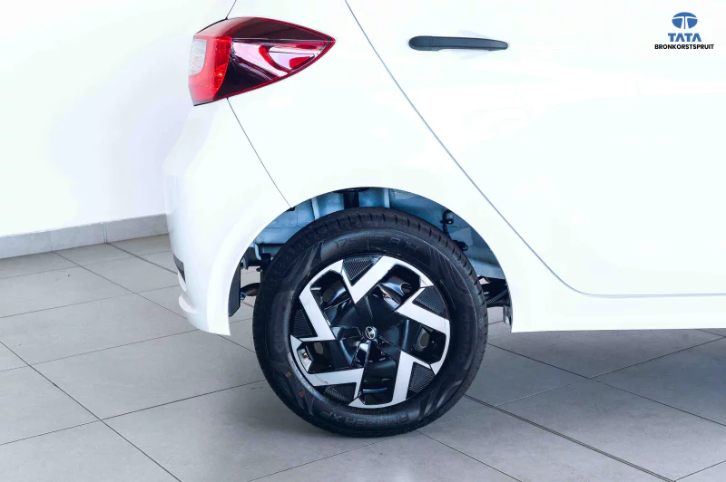 Vehicle Image for 12/26for Tata Tiago 1.2 XM MT