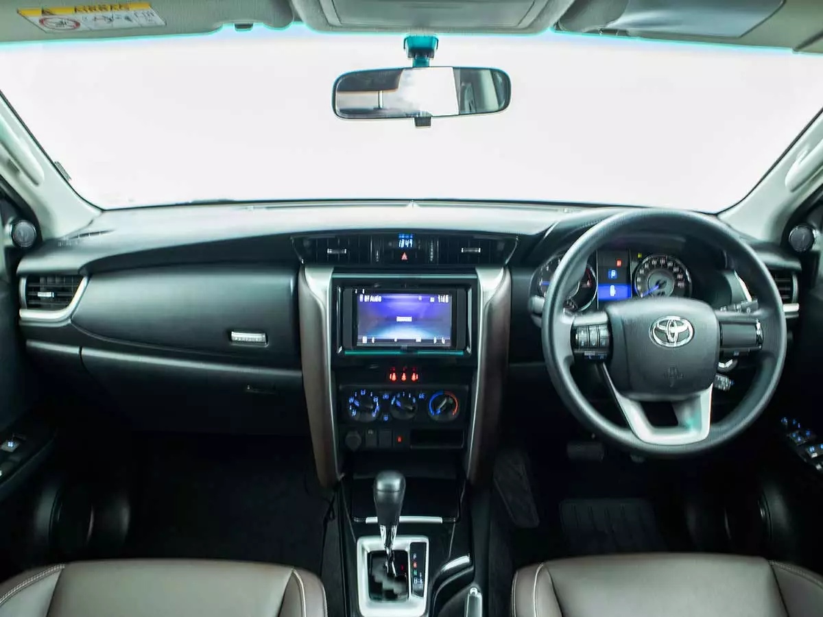 Vehicle Image for 14/18for Toyota Fortuner 2.4GD-6 Auto