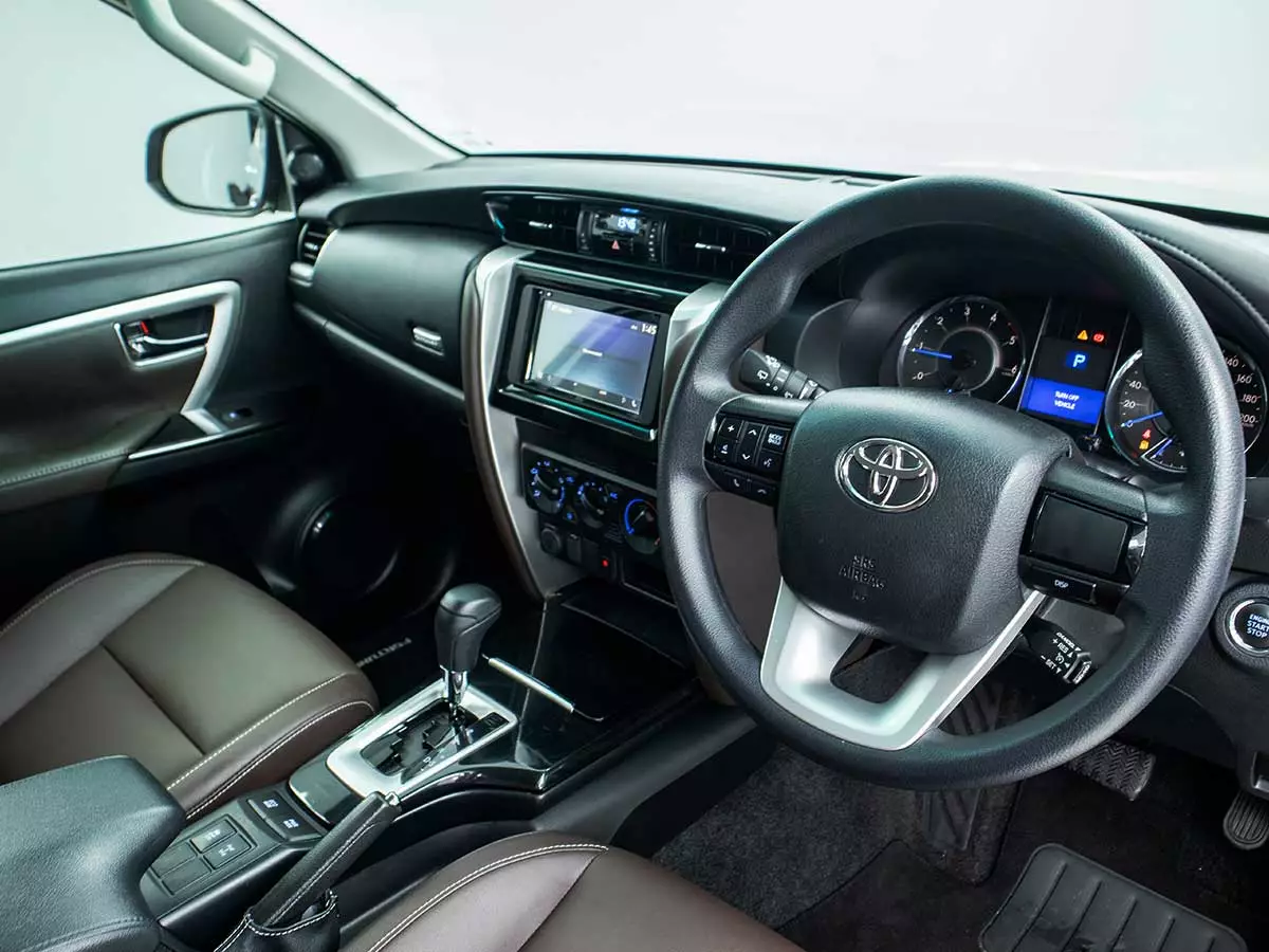 Vehicle Image for 13/18for Toyota Fortuner 2.4GD-6 Auto