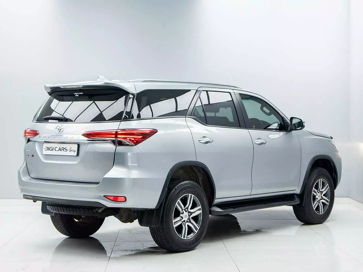Vehicle Image for 5/18for Toyota Fortuner 2.4GD-6 Auto