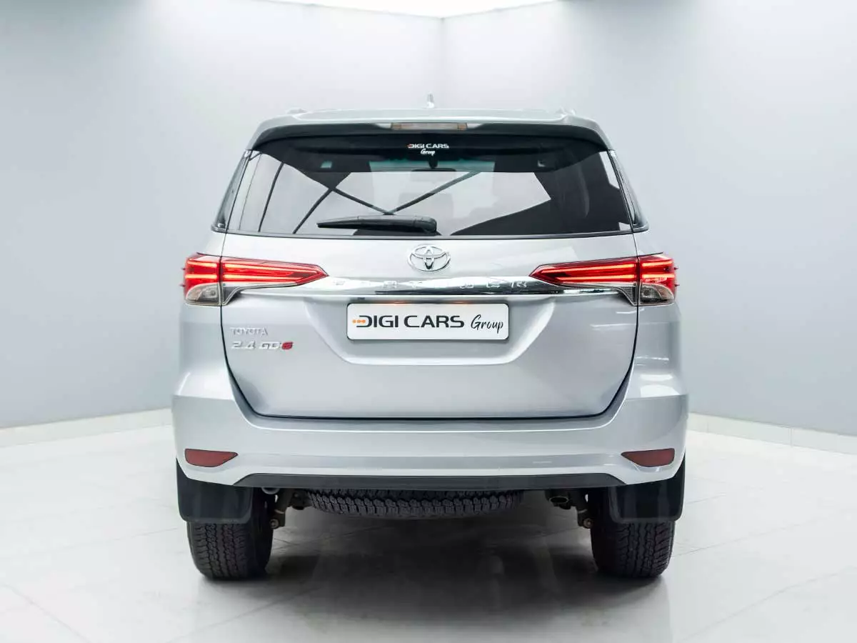 Vehicle Image for 9/18for Toyota Fortuner 2.4GD-6 Auto
