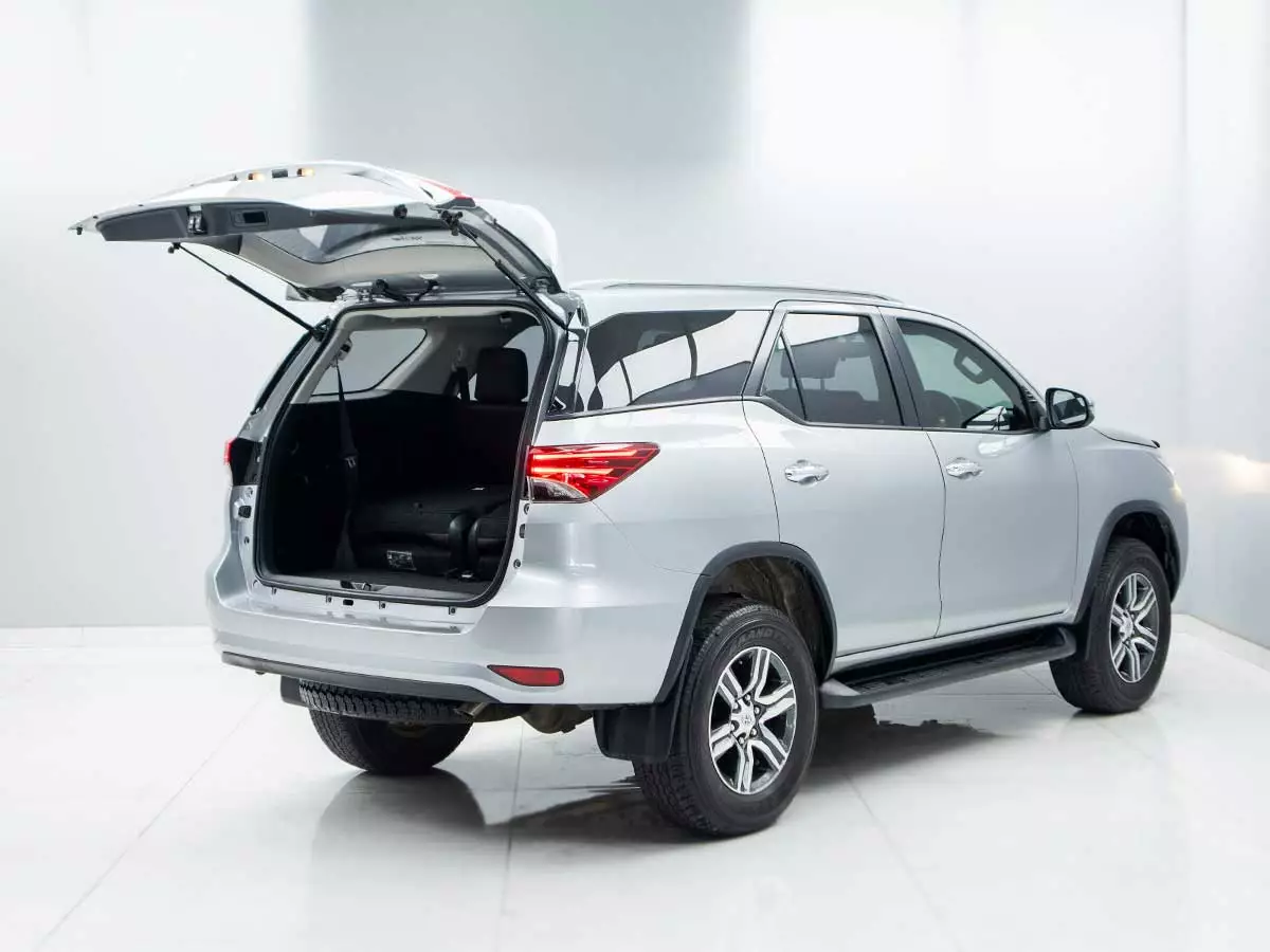 Vehicle Image for 6/18for Toyota Fortuner 2.4GD-6 Auto