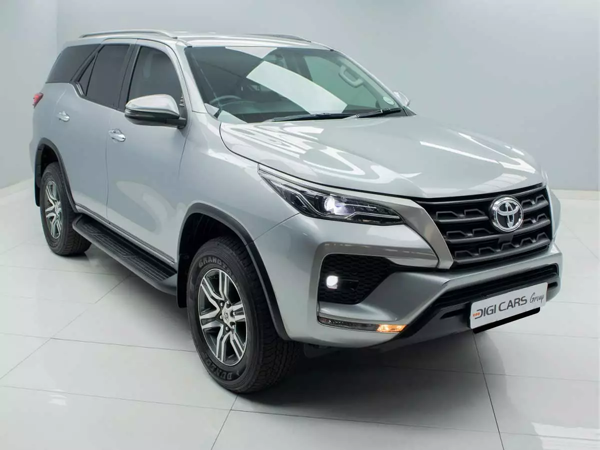 Vehicle Image for 2/18for Toyota Fortuner 2.4GD-6 Auto