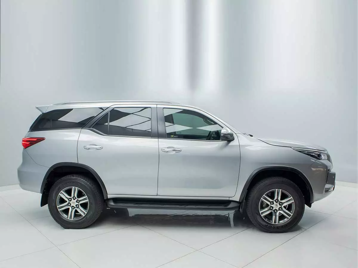 Vehicle Image for 4/18for Toyota Fortuner 2.4GD-6 Auto