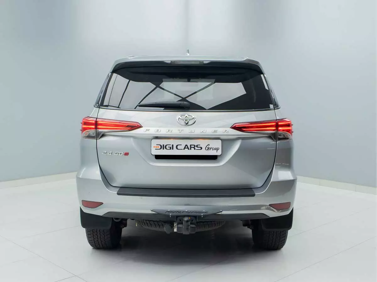 Vehicle Image for 9/18for Toyota Fortuner 2.4GD-6 Auto