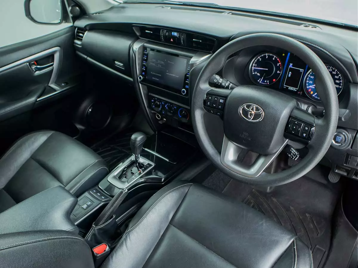 Vehicle Image for 13/18for Toyota Fortuner 2.4GD-6 Auto