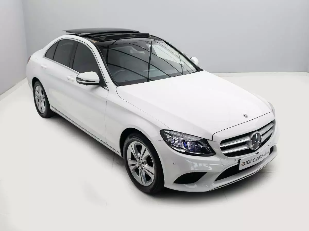 Vehicle Image for 2/17for Mercedes-Benz C-Class C220d Avantgarde