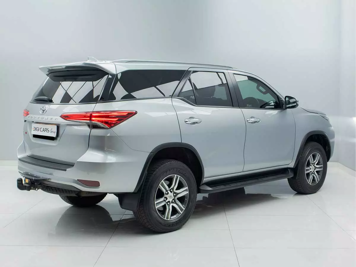 Vehicle Image for 5/18for Toyota Fortuner 2.4GD-6 Auto