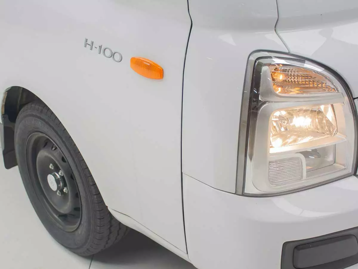 Vehicle Image for 10/24for Hyundai H-100 Bakkie 2.6D Deck (Aircon)