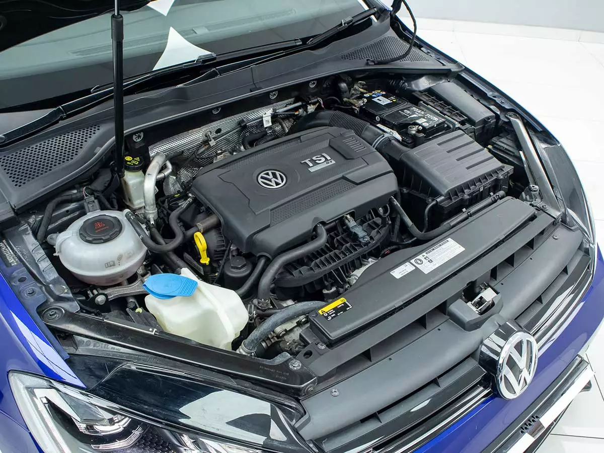 Vehicle Image for 11/27for Volkswagen Golf R