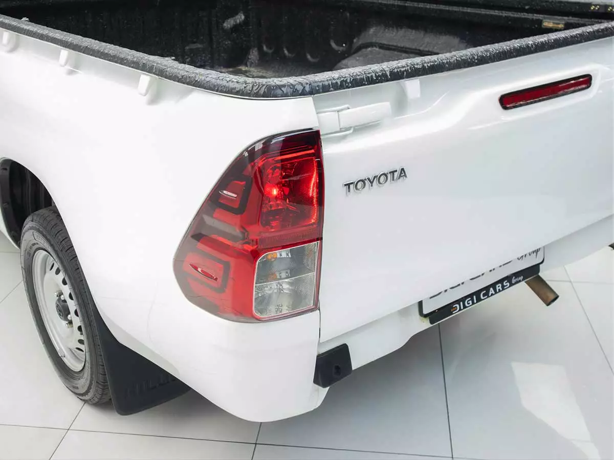 Vehicle Image for 10/23for Toyota Hilux 2.0 S (Aircon)