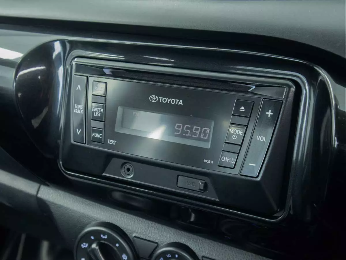 Vehicle Image for 16/23for Toyota Hilux 2.0 S (Aircon)