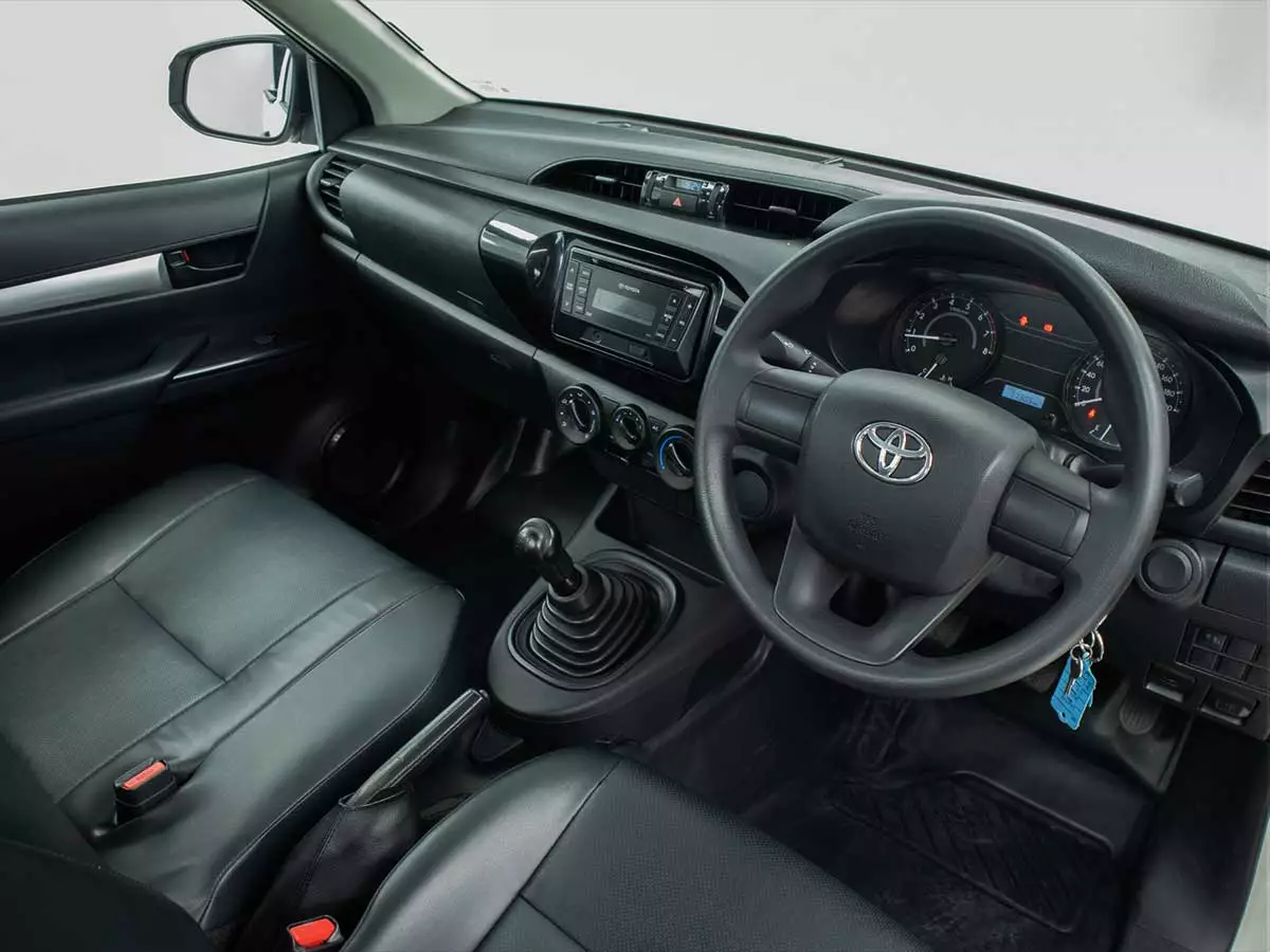 Vehicle Image for 18/23for Toyota Hilux 2.0 S (Aircon)