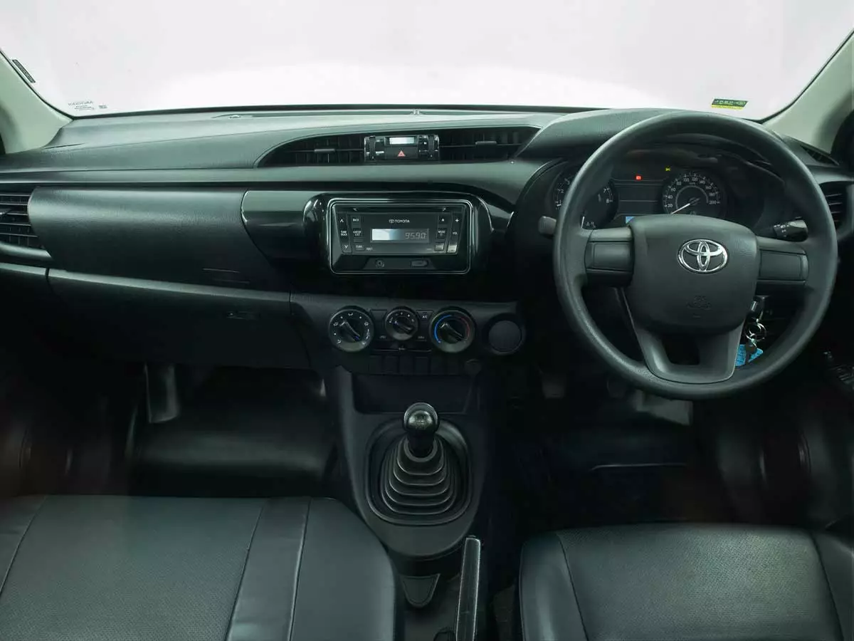 Vehicle Image for 19/23for Toyota Hilux 2.0 S (Aircon)