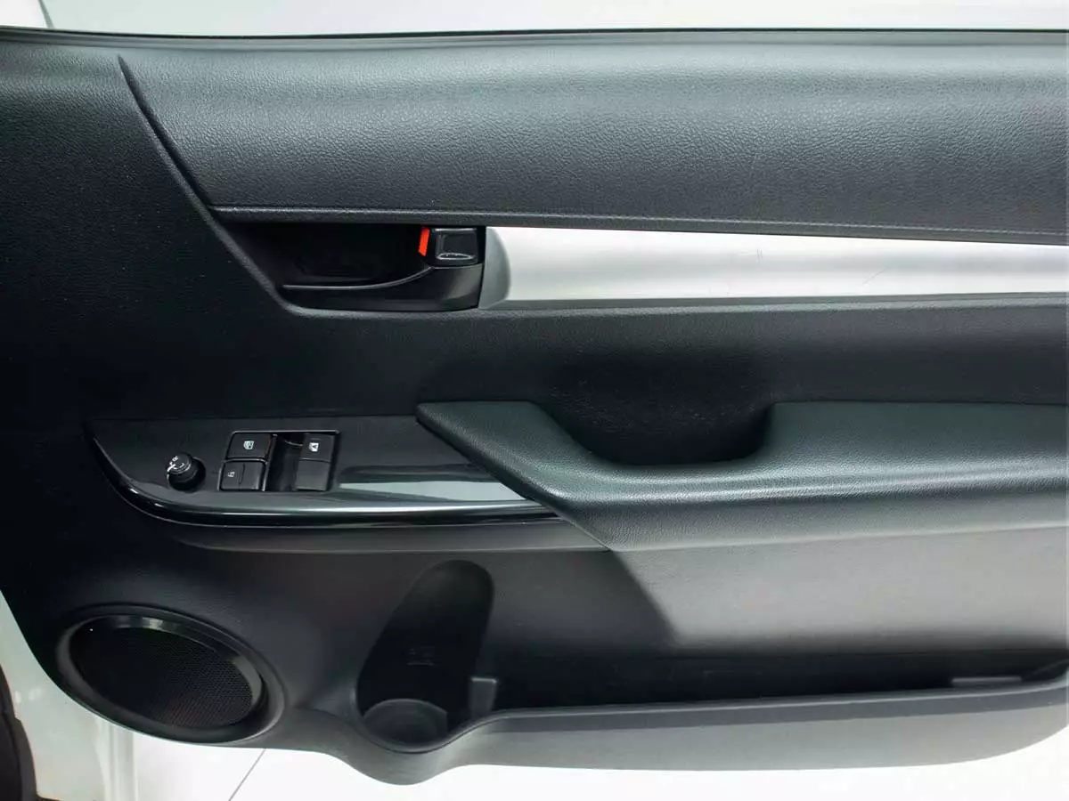 Vehicle Image for 22/23for Toyota Hilux 2.0 S (Aircon)