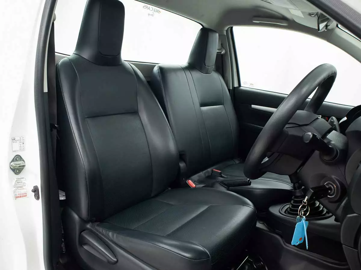 Vehicle Image for 23/23for Toyota Hilux 2.0 S (Aircon)