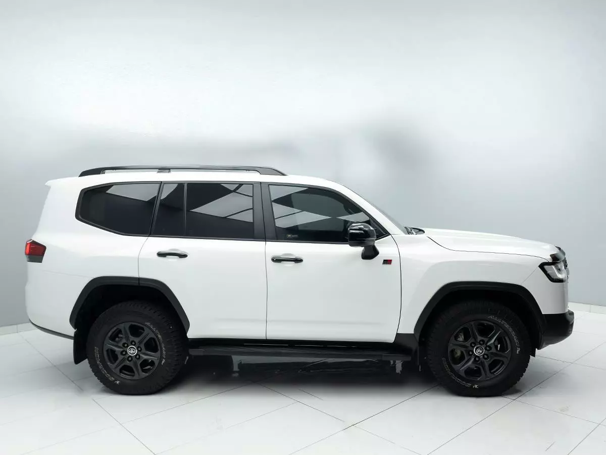 Vehicle Image for 4/18for Toyota Land Cruiser 300 3.5T GR Sport