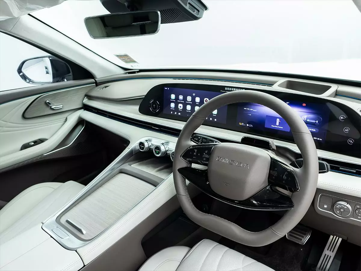 Vehicle Image for 15/19for OMODA C9 1.5T PHEV Explore AWD