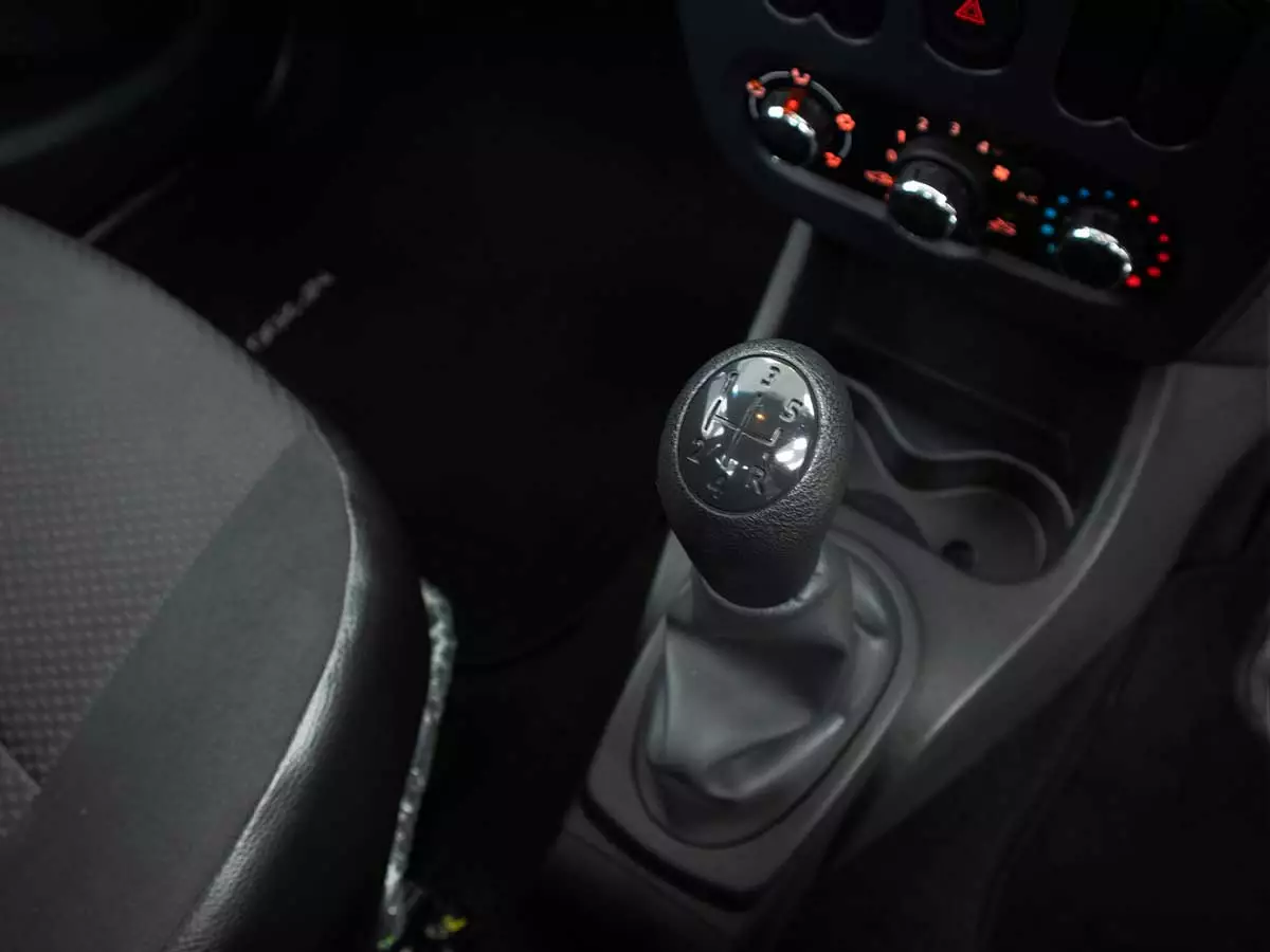 Vehicle Image for 16/23for Nissan NP200 1.6i (Aircon) Safety Pack