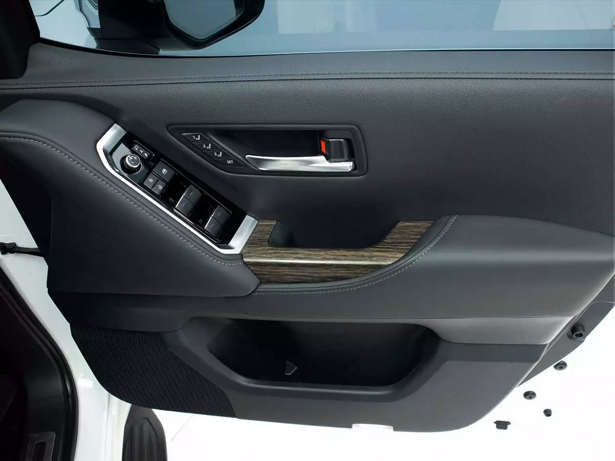 Vehicle Image for 22/25for Toyota Land Cruiser 300 3.3D ZX