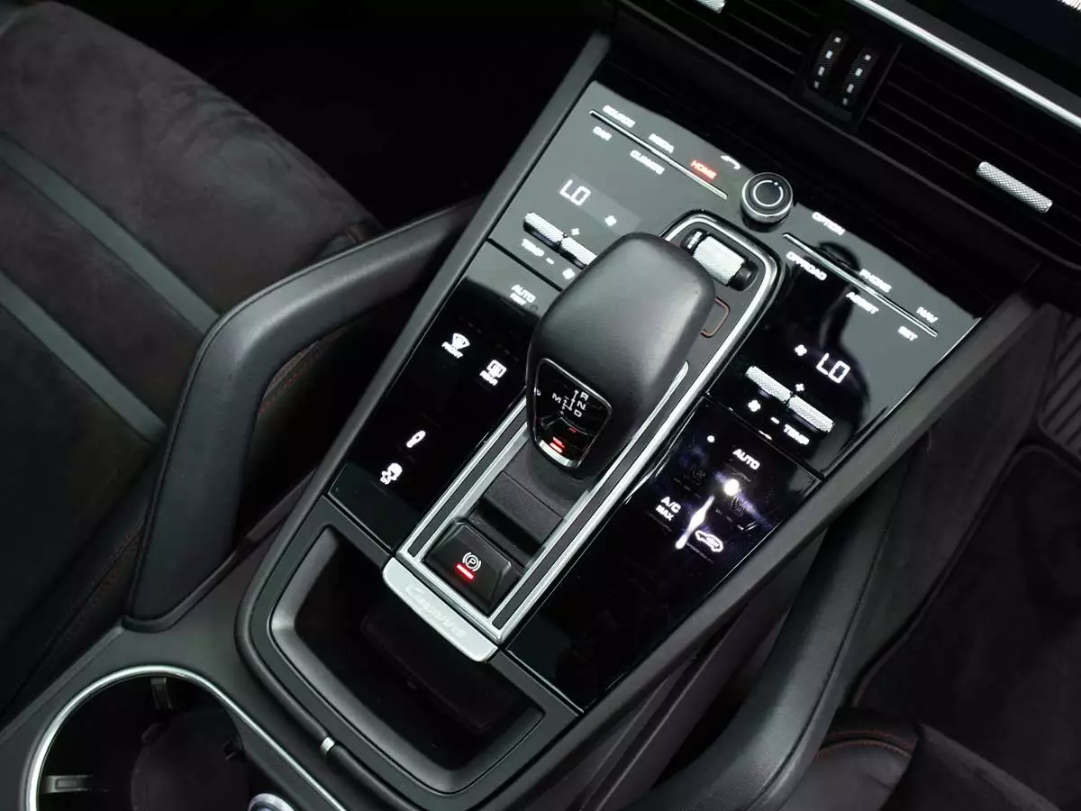 Vehicle Image for 16/25for Porsche Cayenne GTS Coupe