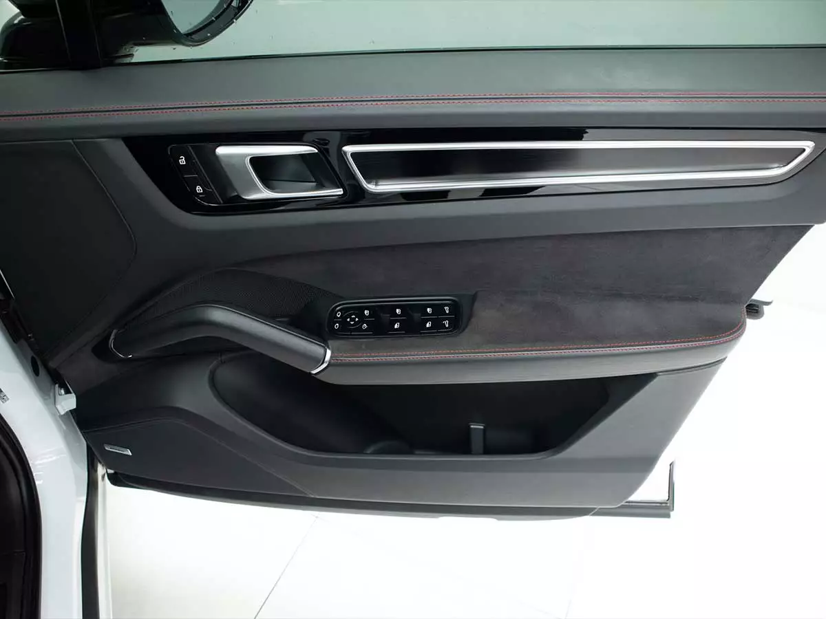 Vehicle Image for 25/25for Porsche Cayenne GTS Coupe