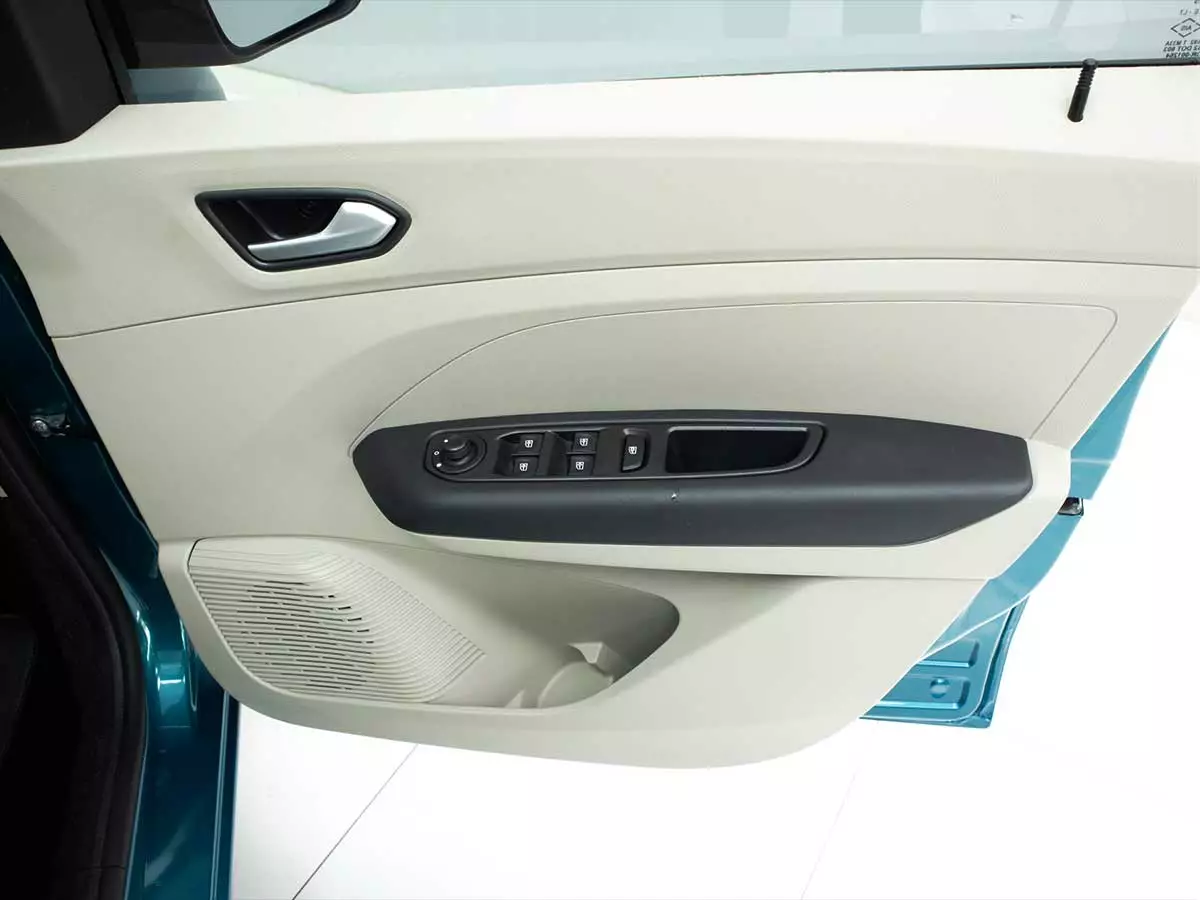 Vehicle Image for 19/25for Renault Triber 1.0 Techno