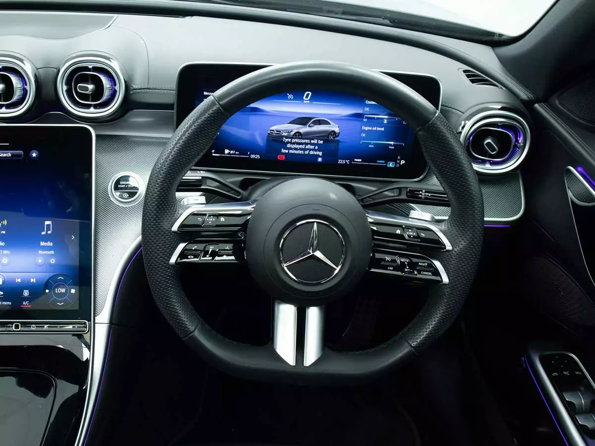 Vehicle Image for 15/25for Mercedes-Benz C-Class C200 AMG Line