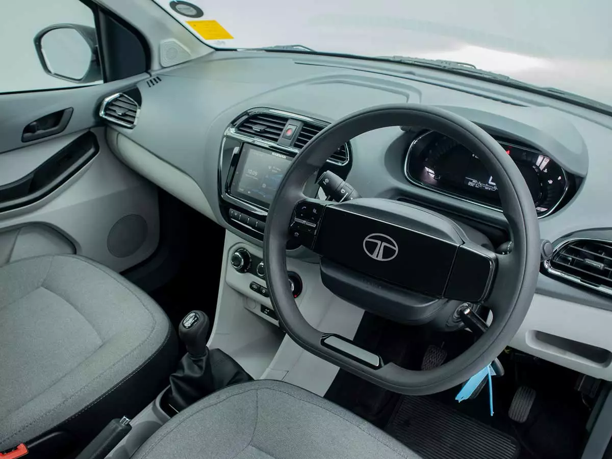 Vehicle Image for 18/24for Tata Tiago 1.2 XT Manual