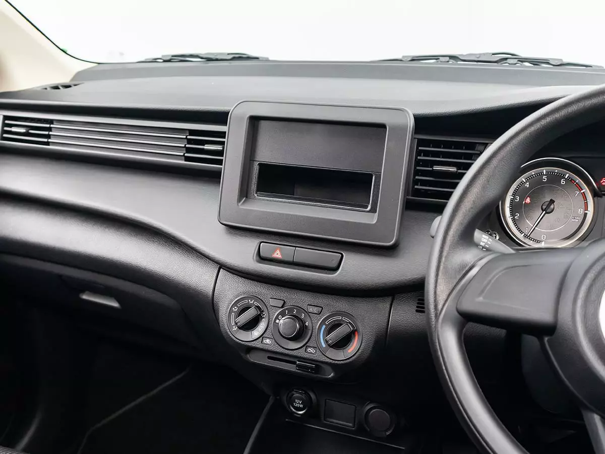 Vehicle Image for 11/18for Suzuki Ertiga 1.5 GA