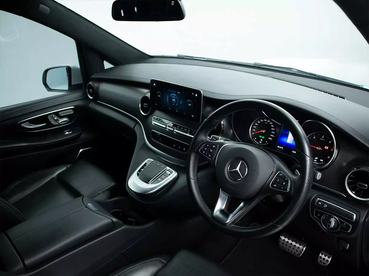 Vehicle Image for 19/25for Mercedes-Benz V-Class V300d Exclusive AMG Line