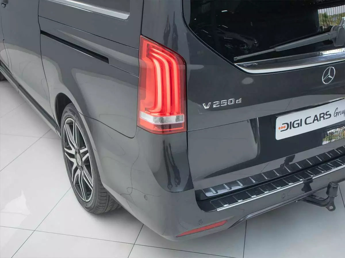 Vehicle Image for 10/25for Mercedes-Benz V-Class V250d Avantgarde AMG Line