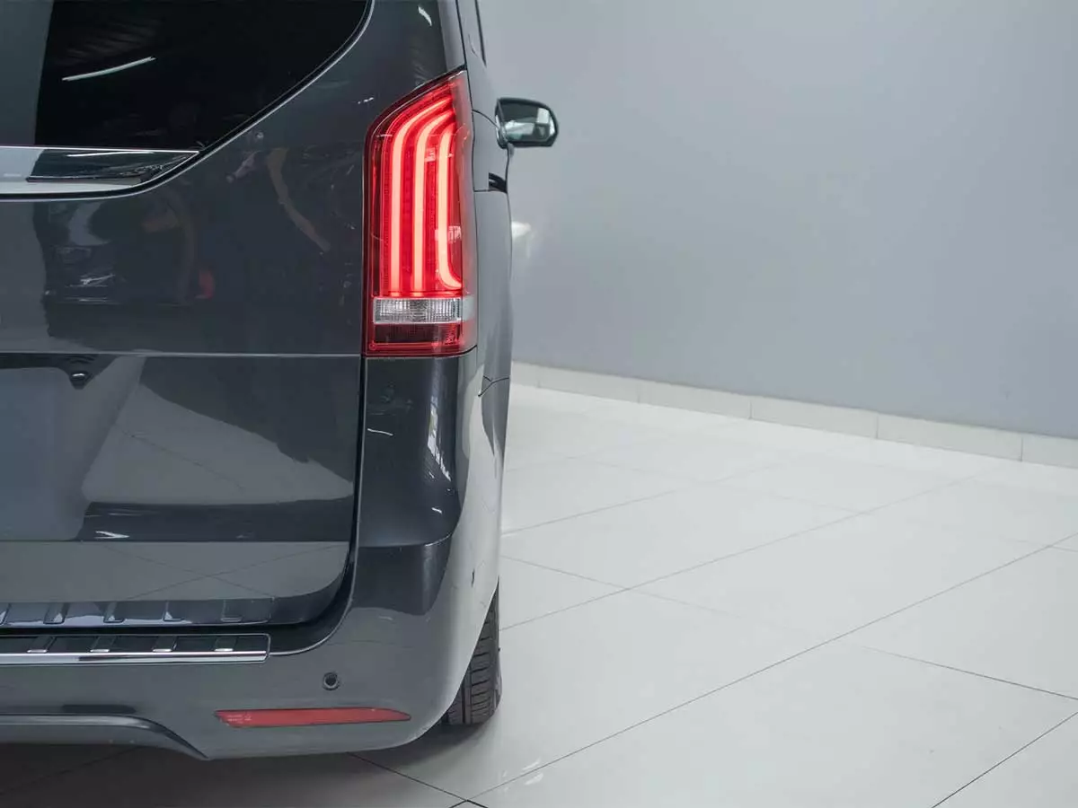 Vehicle Image for 11/25for Mercedes-Benz V-Class V250d Avantgarde AMG Line