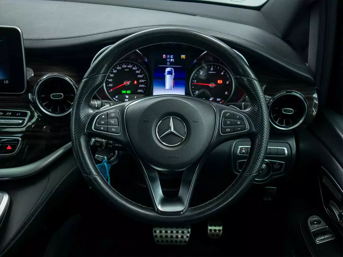 Vehicle Image for 14/25for Mercedes-Benz V-Class V250d Avantgarde AMG Line