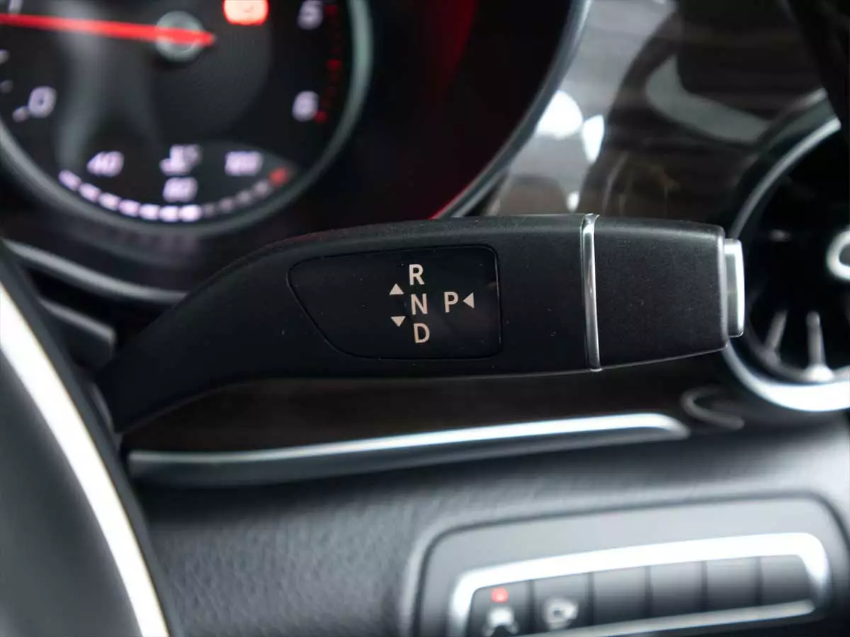 Vehicle Image for 17/25for Mercedes-Benz V-Class V250d Avantgarde AMG Line