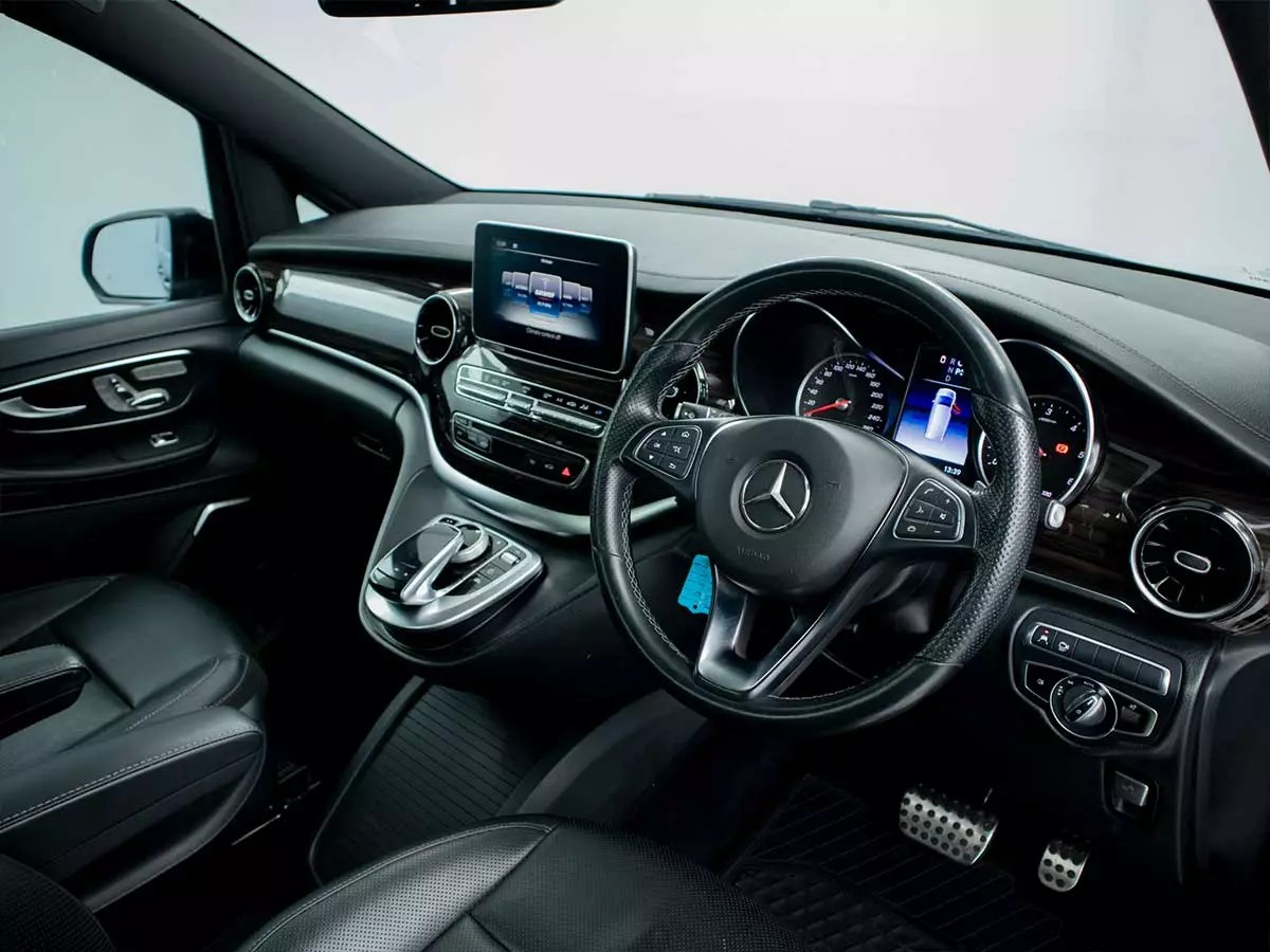 Vehicle Image for 18/25for Mercedes-Benz V-Class V250d Avantgarde AMG Line