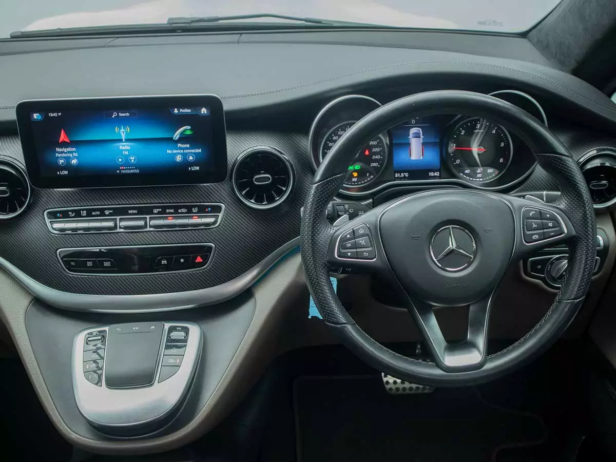 Vehicle Image for 21/26for Mercedes-Benz V-Class V300d Exclusive AMG Line