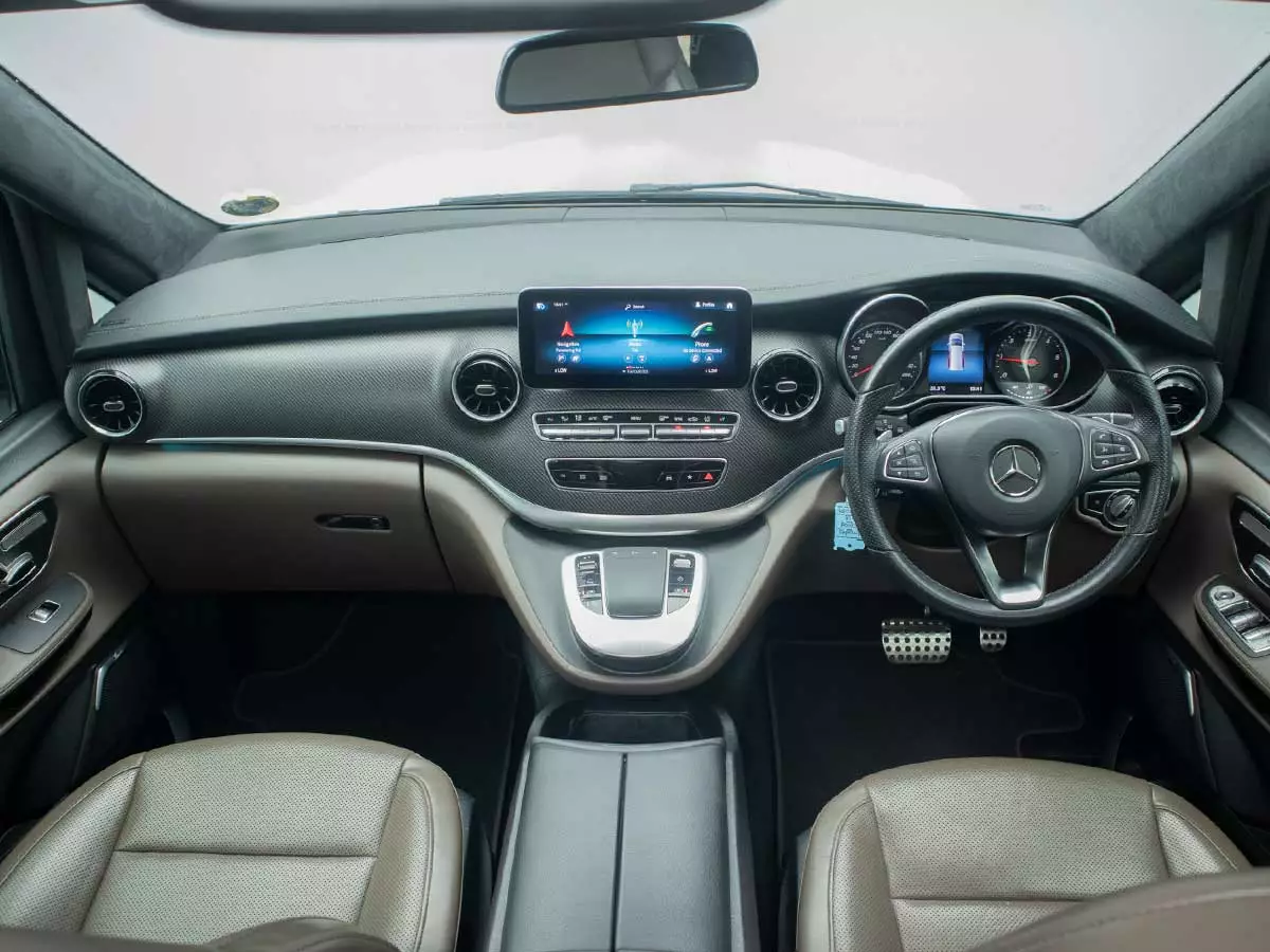 Vehicle Image for 20/26for Mercedes-Benz V-Class V300d Exclusive AMG Line