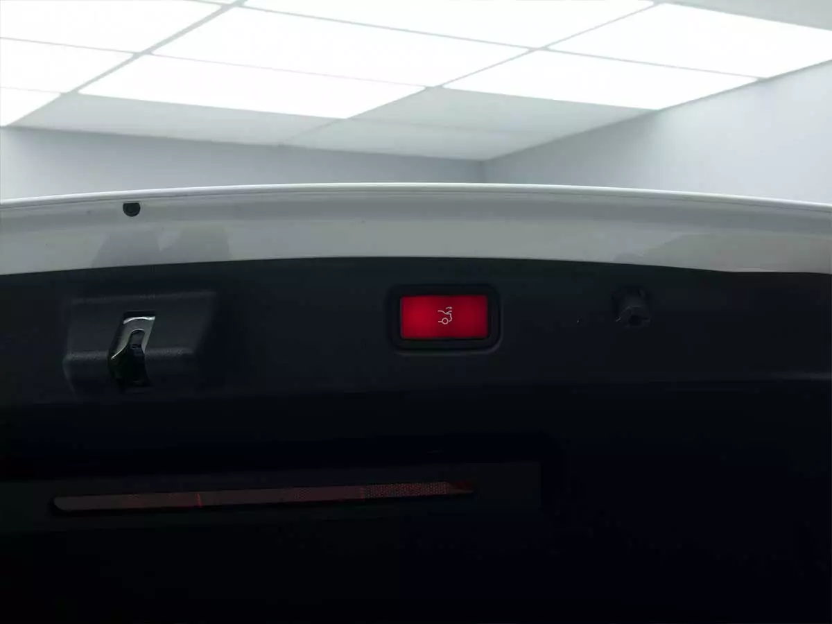 Vehicle Image for 13/24for Mercedes-Benz C-Class C200 AMG Line