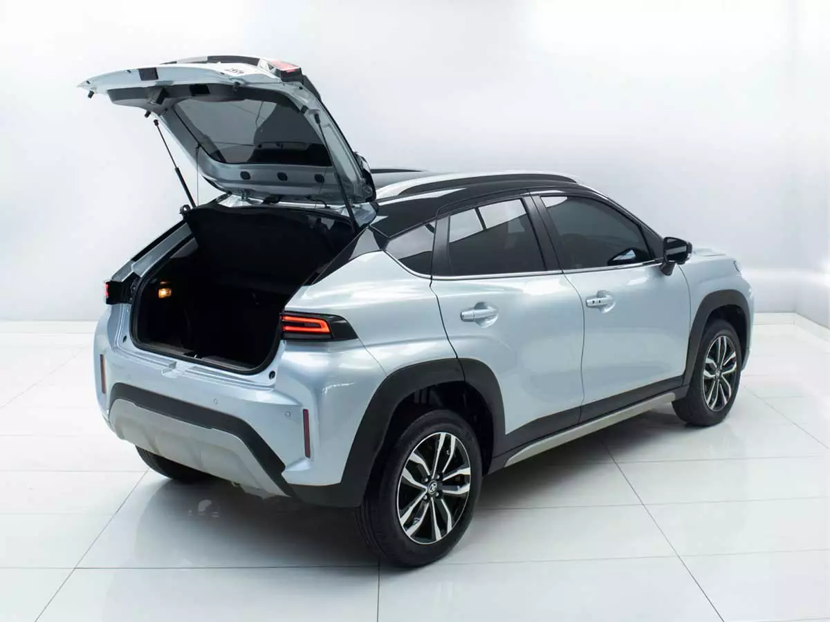 Vehicle Image for 6/24for Toyota Starlet Cross 1.5 XR Manual