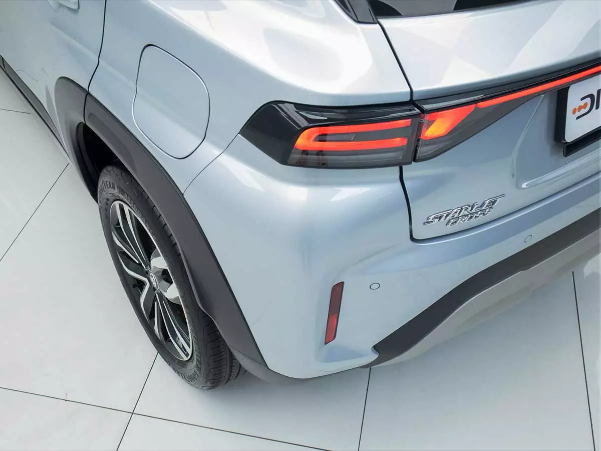 Vehicle Image for 10/24for Toyota Starlet Cross 1.5 XR Manual