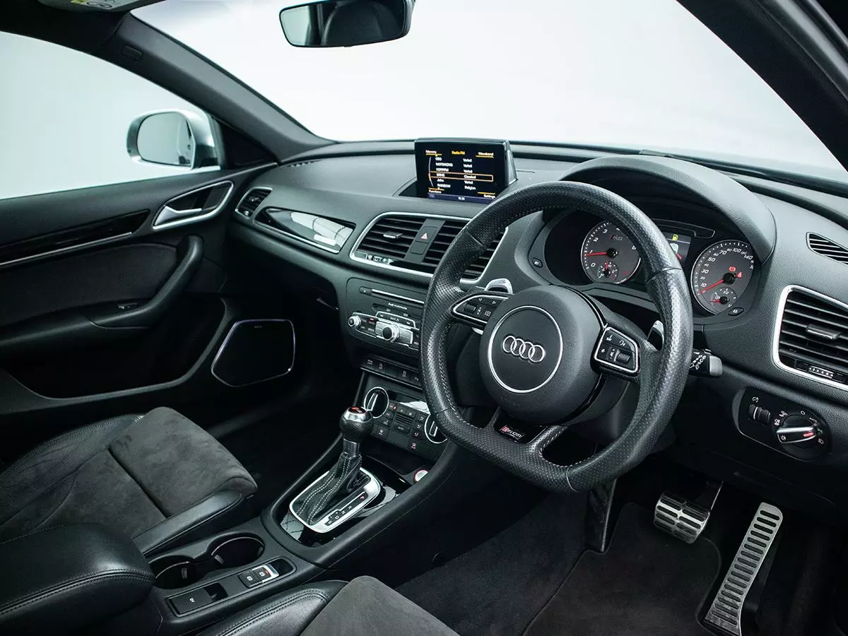 Vehicle Image for 11/17for Audi RSQ3 Quattro