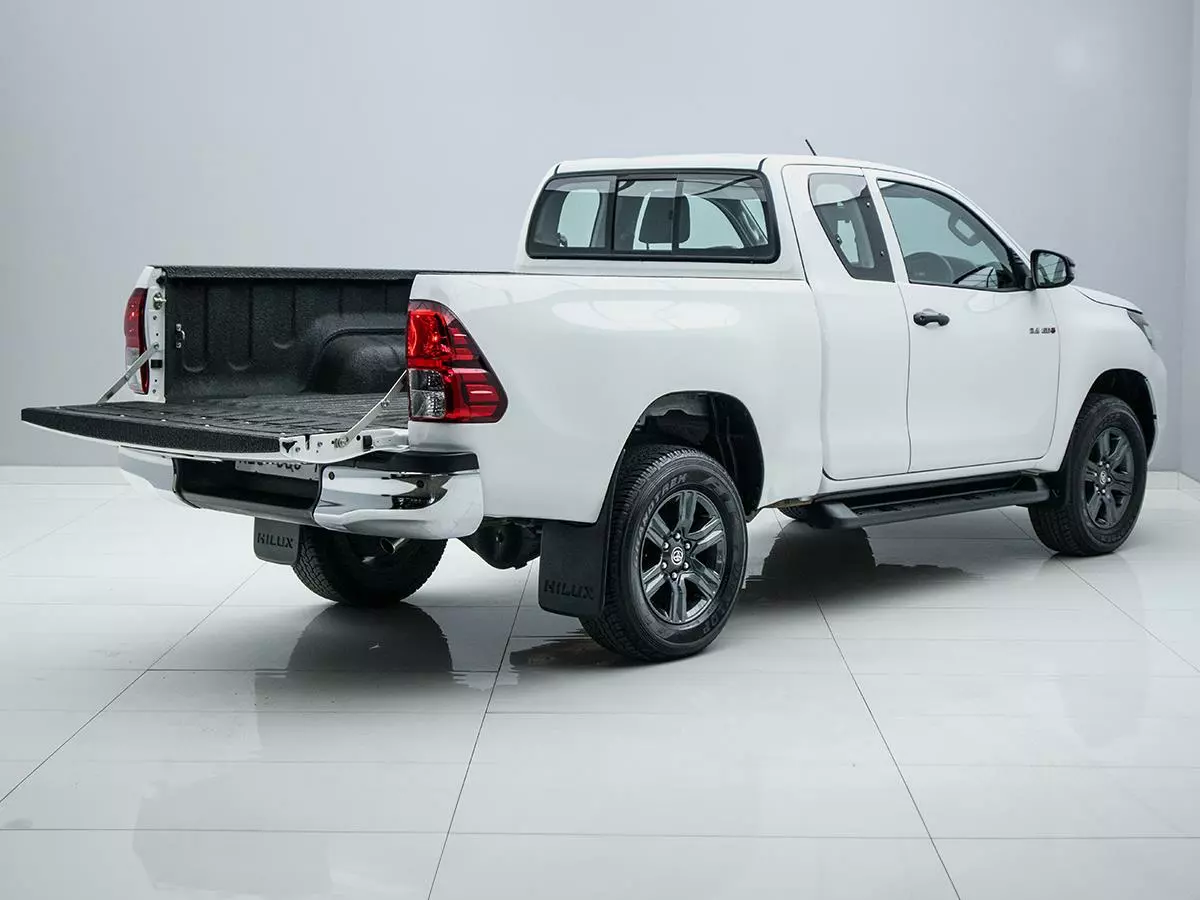 Vehicle Image for 6/17for Toyota Hilux 2.4GD-6 Xtra Cab Raider Manual